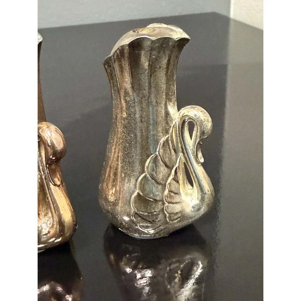 Swan Silver Plated Salt and Pepper Shakers WM Rogers Oneida Silversmiths
